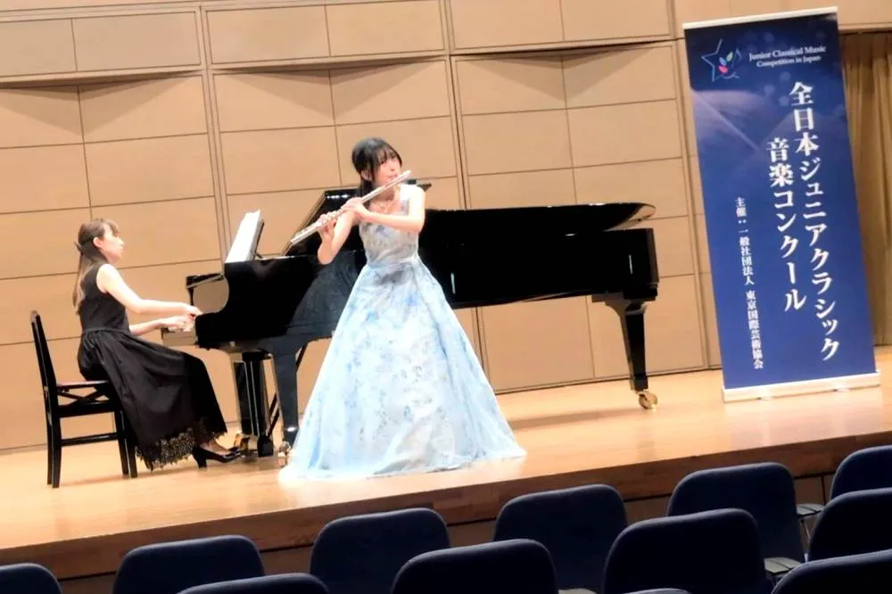 「第50回全日本ジュニアクラシック音楽コンクールフルート部門中学生の部で見事1位の永島叶和さん